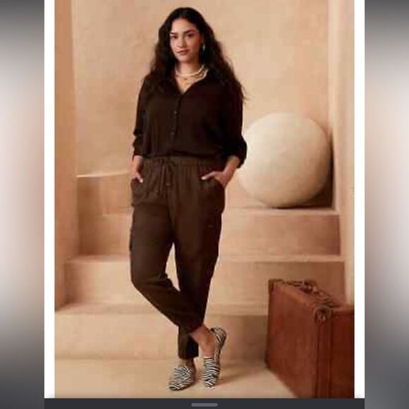 BANANA REPUBLIC WOMEN'S BURNT UMBER BROWN TENCEL SOFT CARGO PANTS SIZE M - Picture 1 of 9